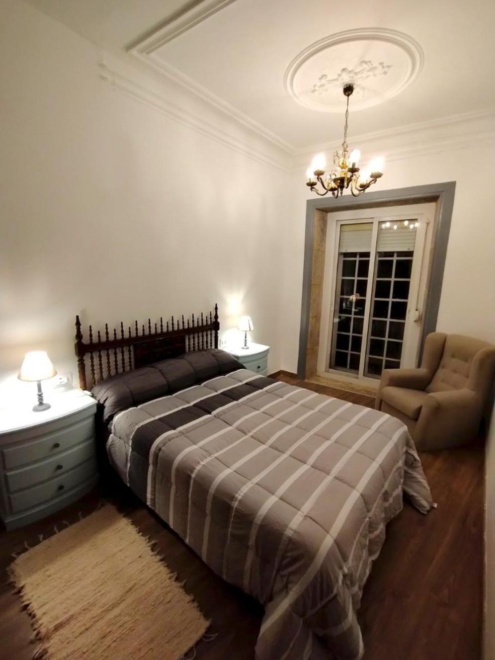 Piso Centrico De Tres Dormitorios Reformado Del S XIX Vigo Esterno foto